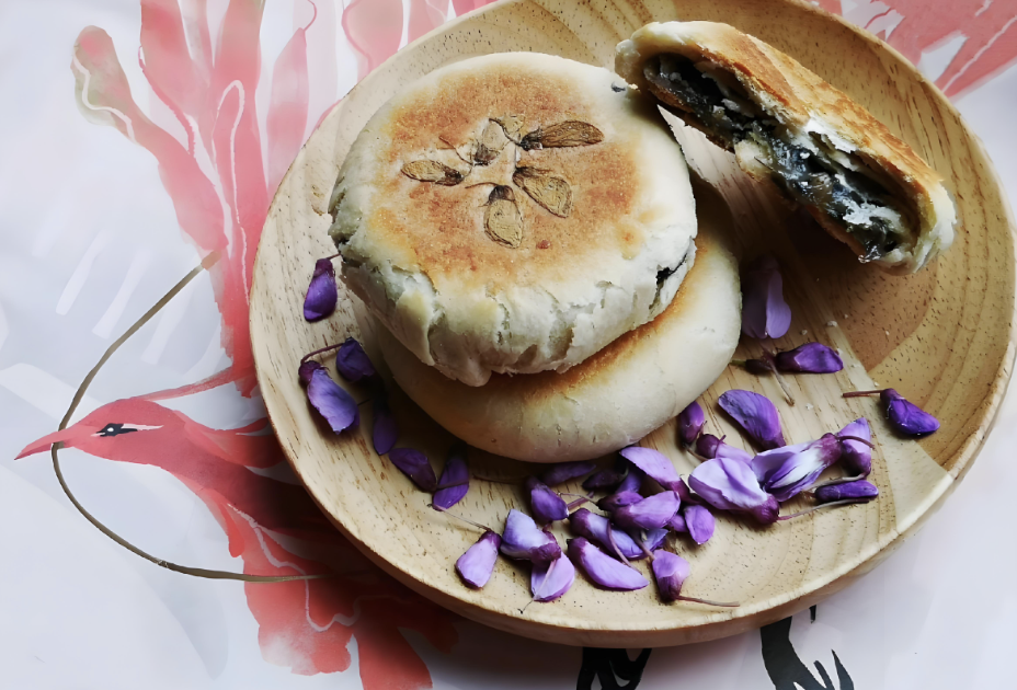 Wisteria Flower Pastry: A Traditional Beijing Spring Delicacy